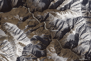 Illustration for article titled This Gigantic Landslide In Northern India Can Be Seen From Space